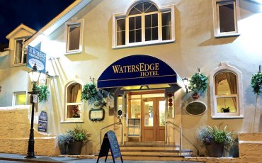 Exterior front night www.irelandhotels.com_v3
